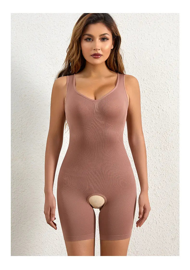 Vêtements de forme moulants pour femmes avec ventre serré à la taille.