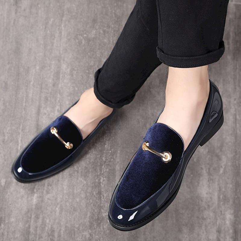 Navy blue velvet loafers with gold bar detail for stylish men’s British style patent look.