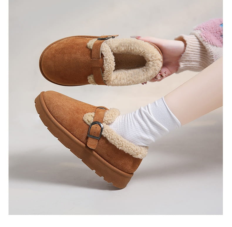 Hellbrauner Wildlederpantoffel mit Sherpa-Futter, perfekt für Schneestiefel im Ugg-Stil mit außergewöhnlichem Grip.