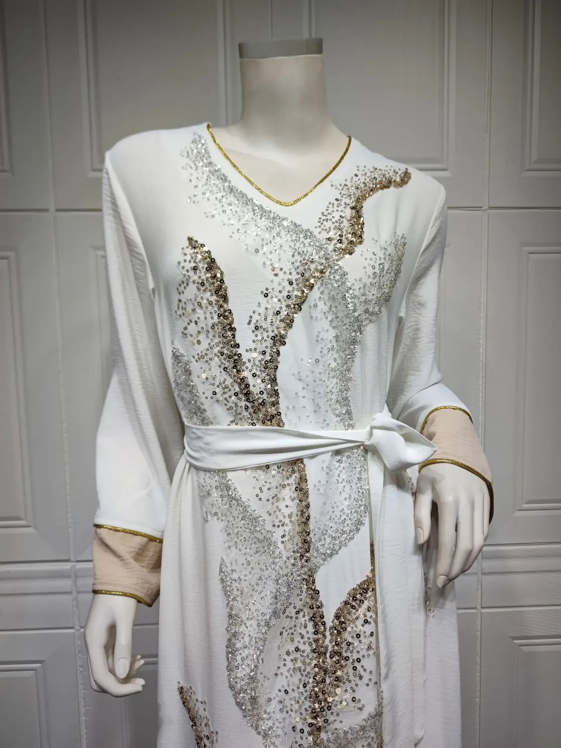 Robe musulmane pour femmes brodée de paillettes