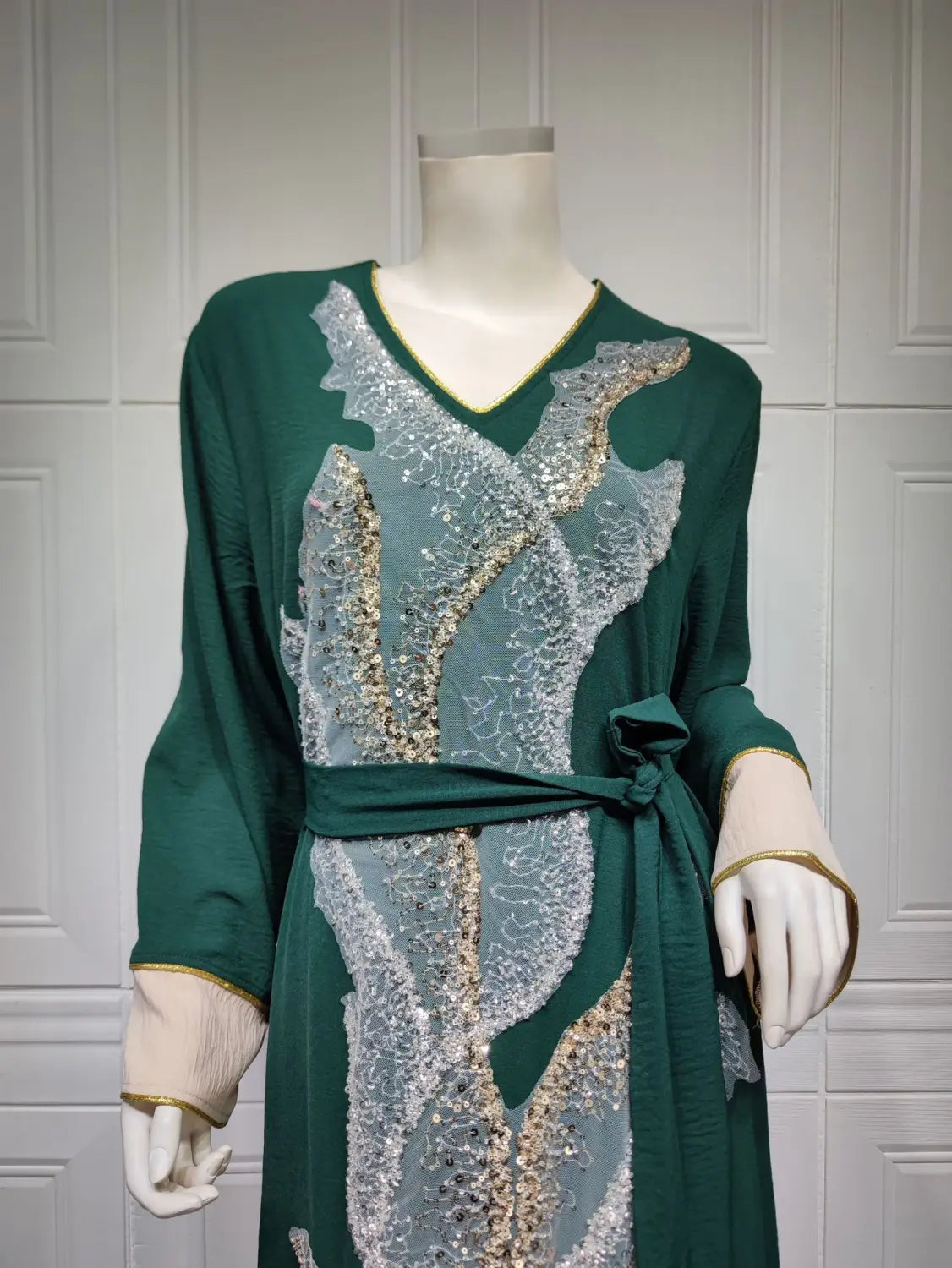 Robe musulmane pour femmes brodée de paillettes