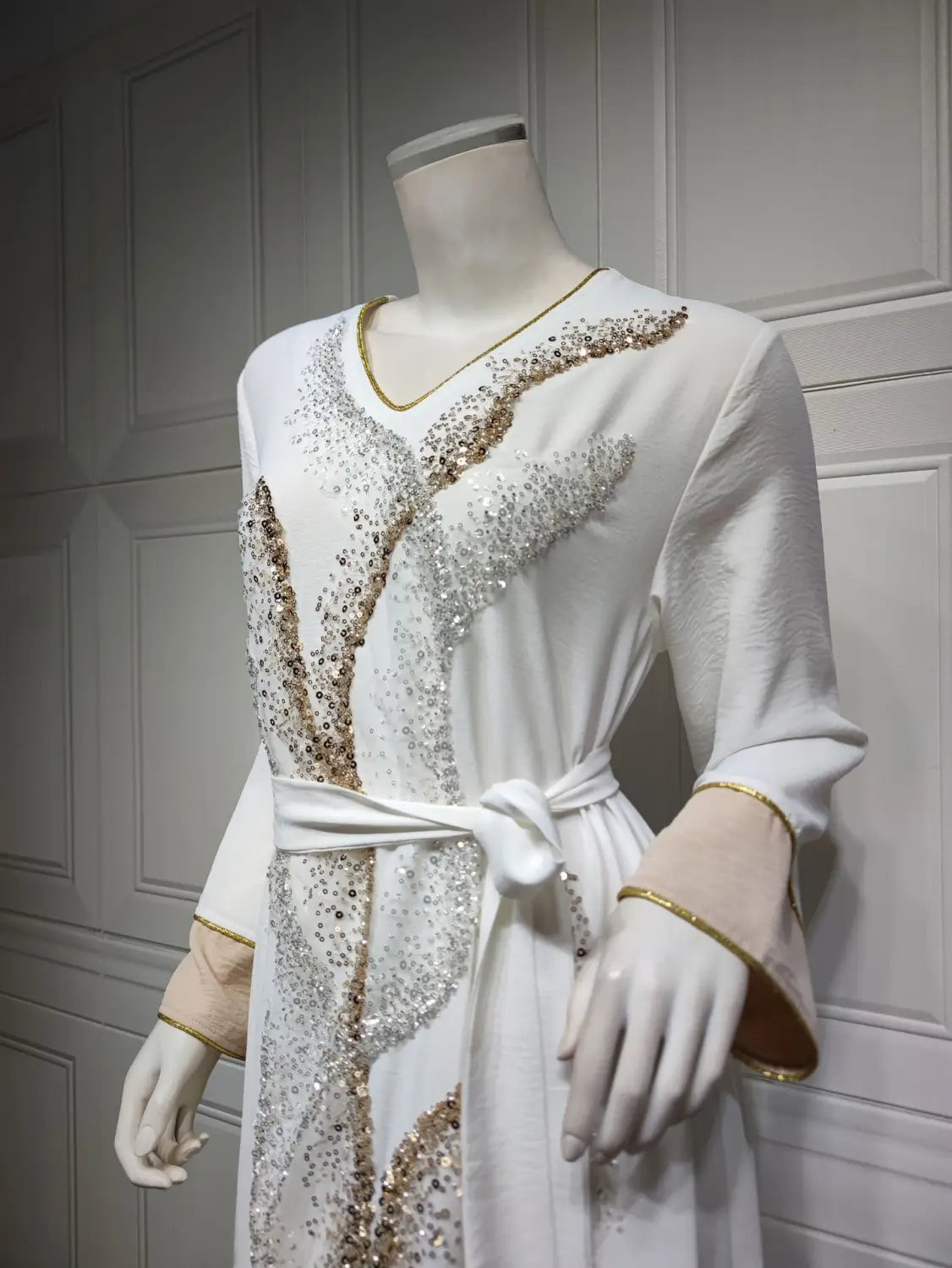 Robe musulmane pour femmes brodée de paillettes