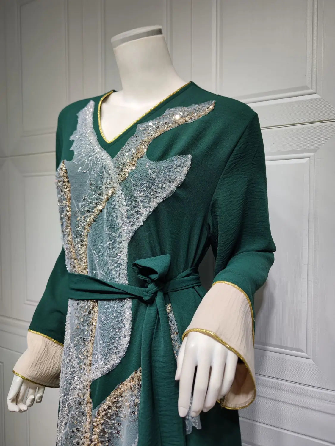 Robe musulmane pour femmes brodée de paillettes