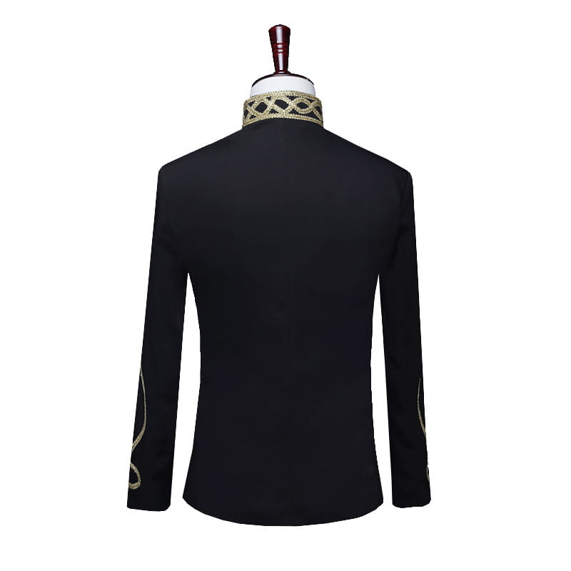 Blazer de cérémonie noir avec des manches brodées, parfait pour la veste de l'armée à fermeture éclair incrustée d'or.