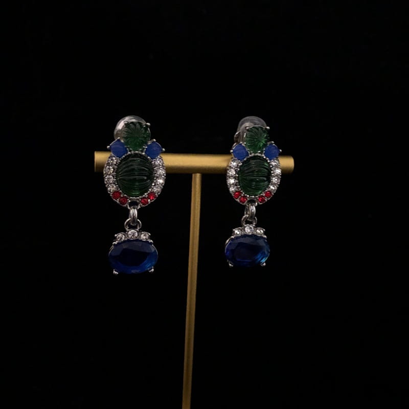 Ensemble de colliers et de boucles d'oreilles en strass bleu