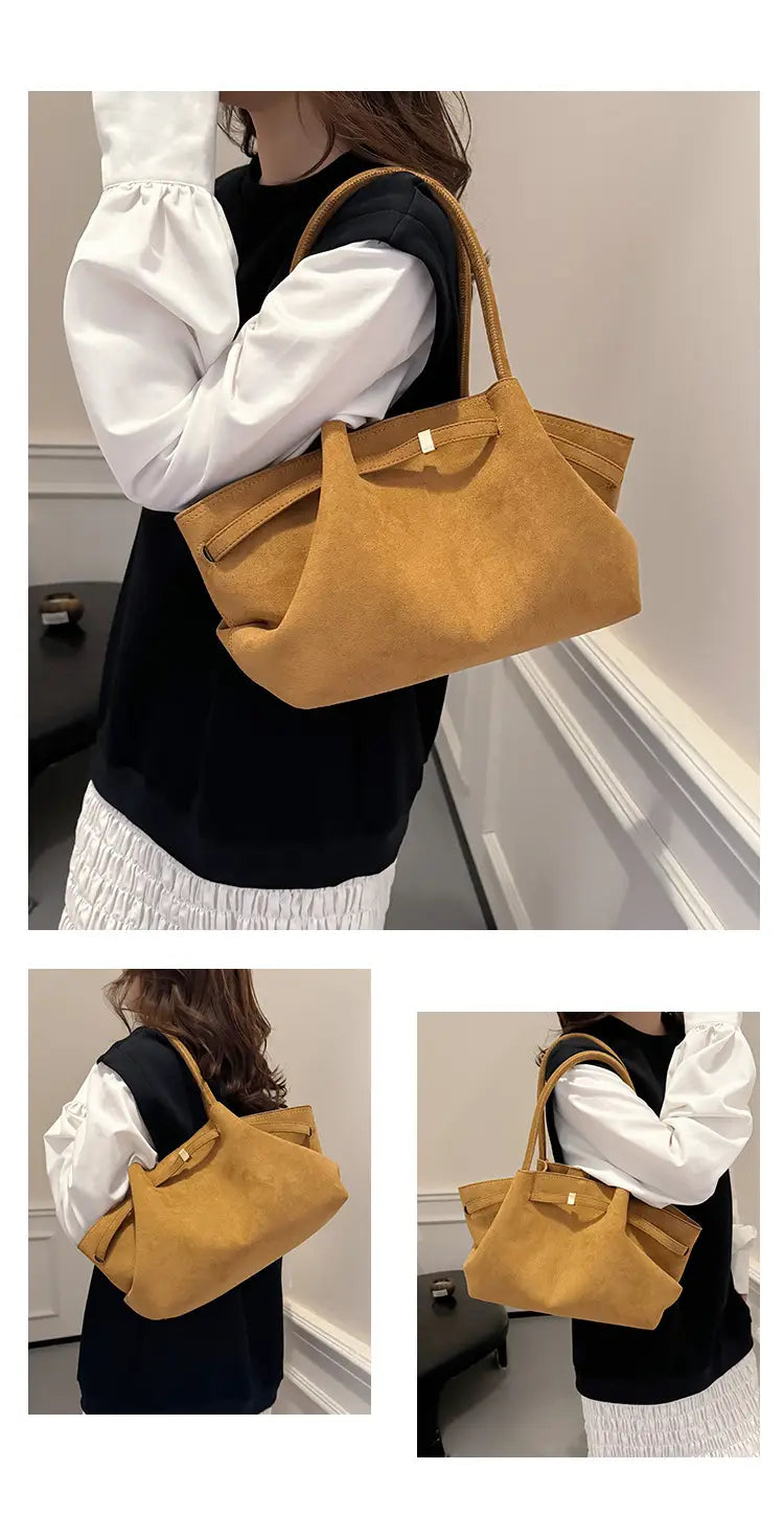 Sac fourre-tout en daim jaune moutarde avec poignées en cuir, élégant et d'un volume impressionnant.