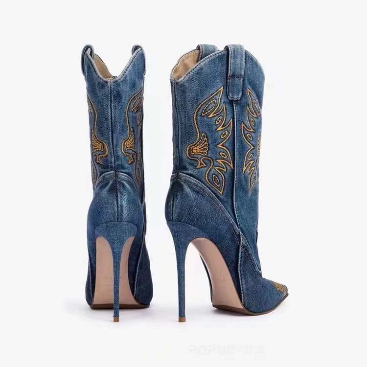 Stiletto-Cowboystiefel aus Denim mit Goldstickerei für Damen im Western-Cowboy-Stil.