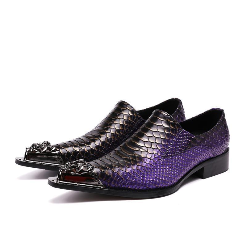 Chaussures pour hommes en cuir violet avec motif crocodile et bout en métal