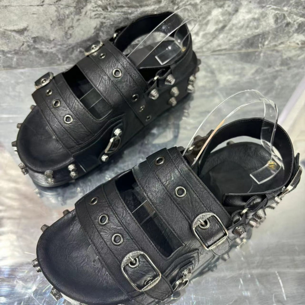 Rivet fashion sandals for men and women With medium platform heel