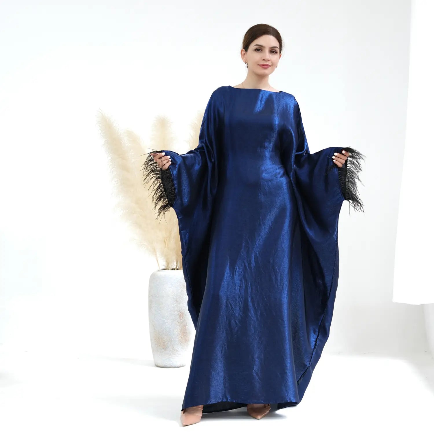 Robe à manches en fourrure pour la fête du printemps et de l'été à Dubaï