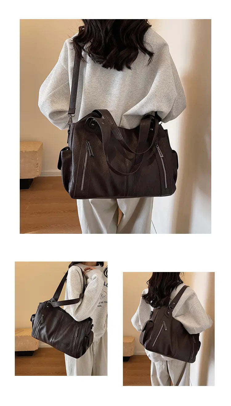 Sac de sport en toile marron foncé pour un style sans effort en tant que messager de voyage à bandoulière multi zip pour femme.