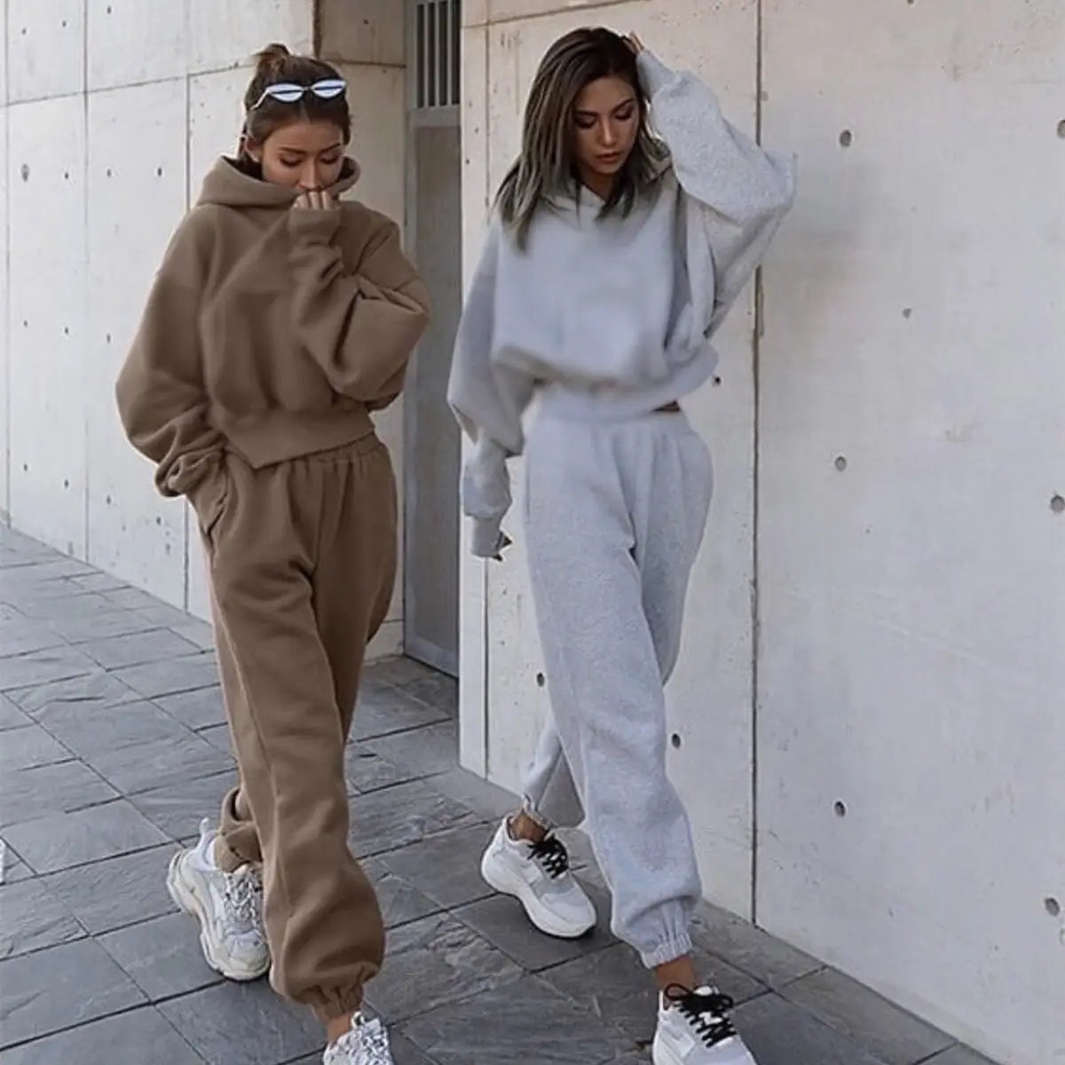 Ensemble de vêtements de sport chauds à capuche et pantalon pour femmes