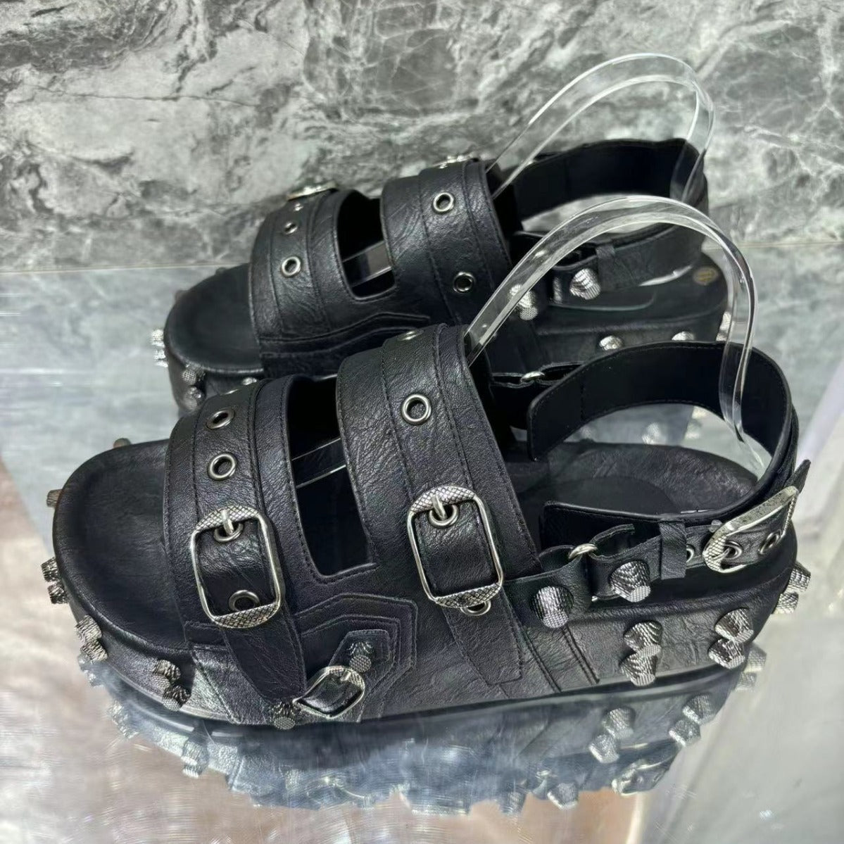 Rivet fashion sandals for men and women With medium platform heel