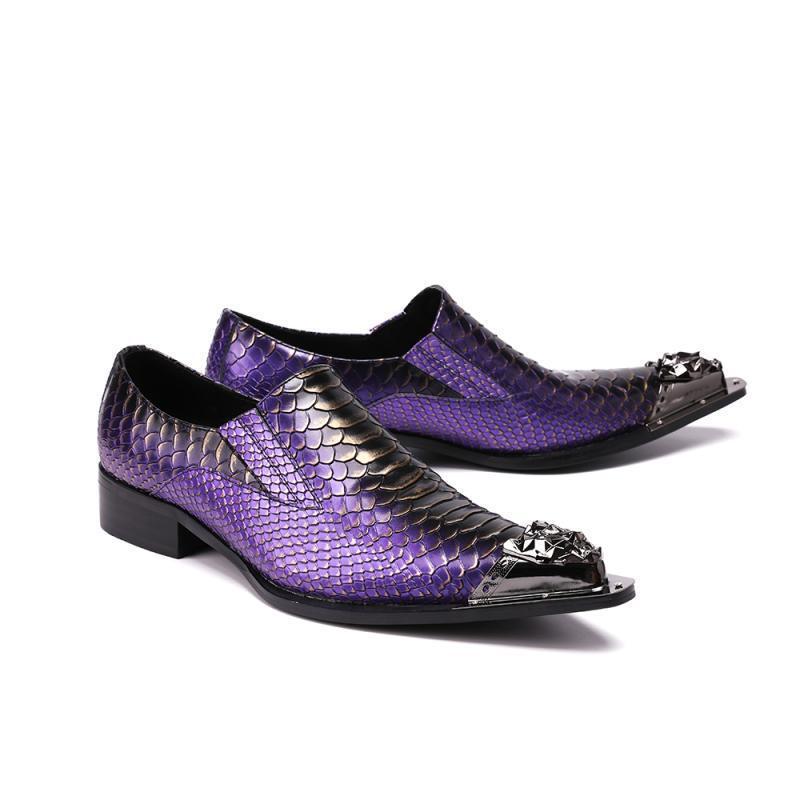 Chaussures pour hommes en cuir violet avec motif crocodile et bout en métal