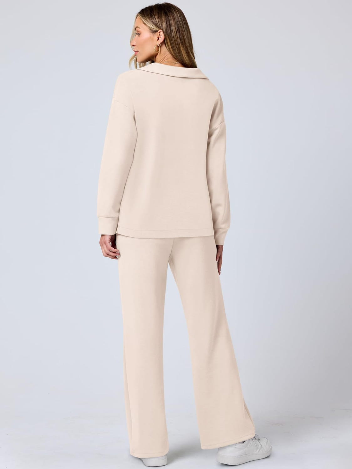 Cream-colored ladies two piece casual outfit set with pockets, turtleneck and wide-leg pants.