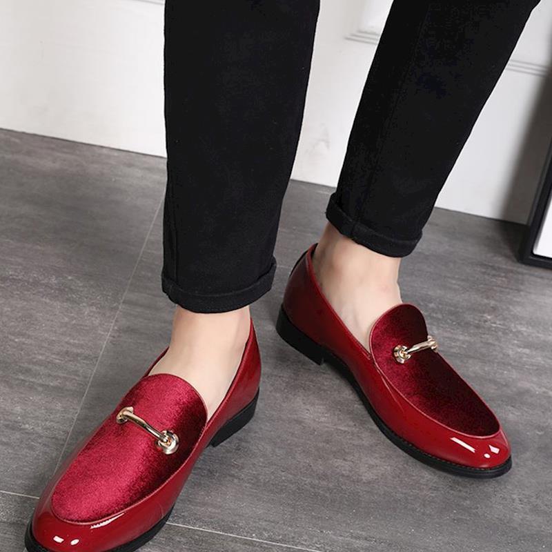 Glossy red loafers with metallic buckle for Men’s British Style Patent and Suede Gold Bar Formal.