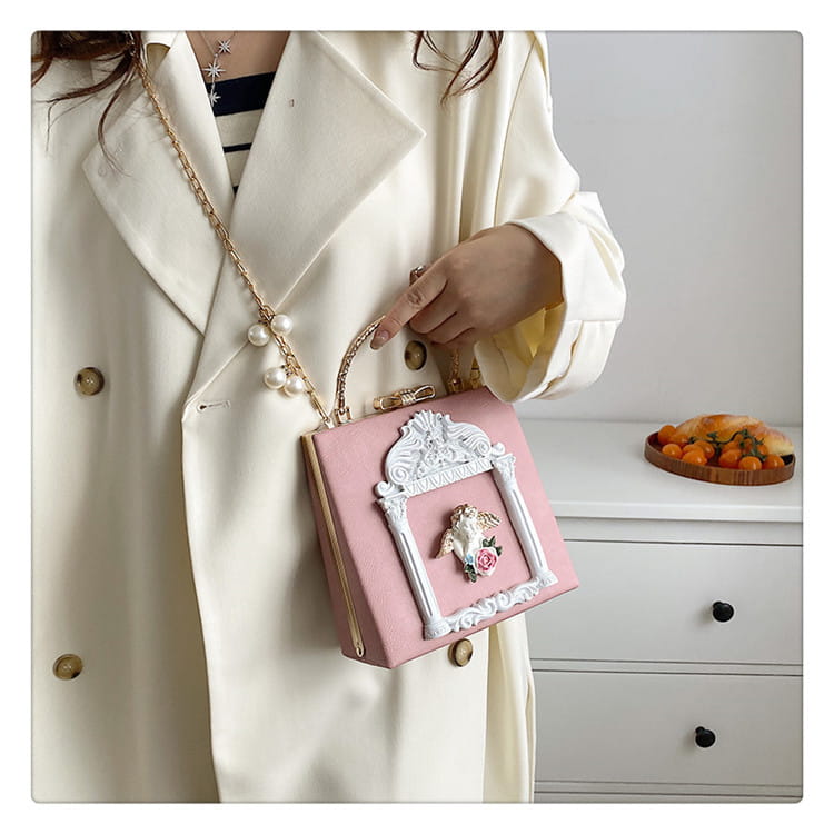 Pink decorative handbag with silver frame detailing, a stylish shoulder chain bag.