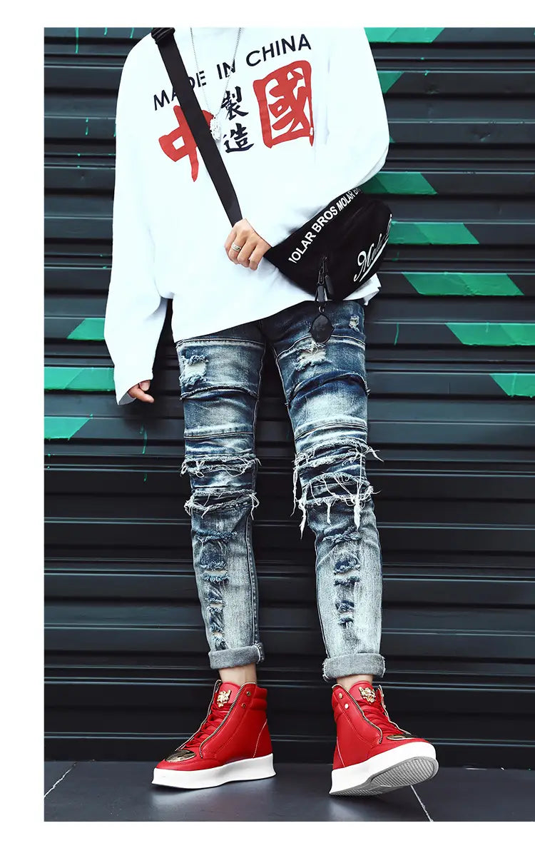 Distressed blue jeans and red high-top sneakers with White Casual Street Boots.