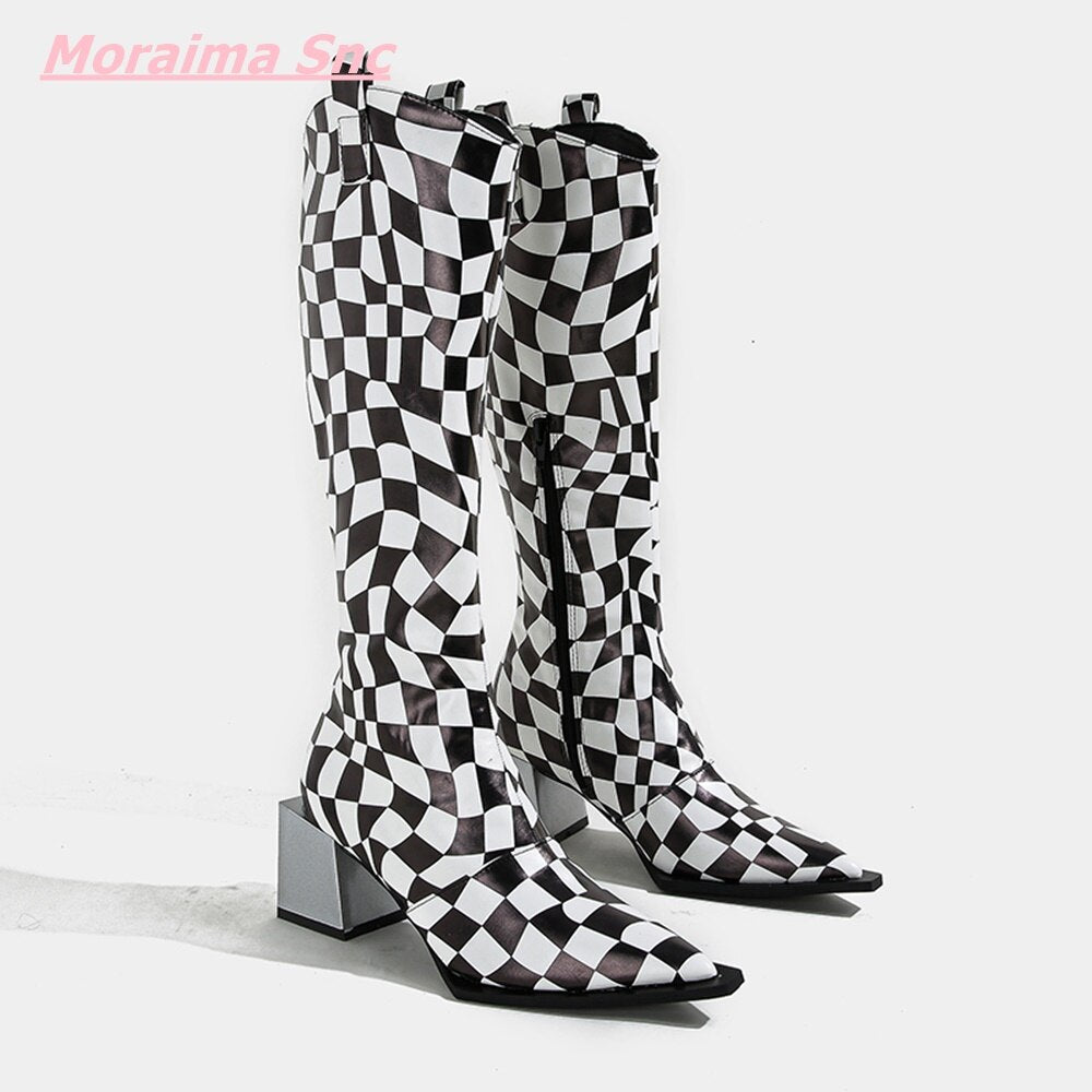 Bottes pointues pour femmes en damier noir et blanc à talon carré et fermeture éclair latérale