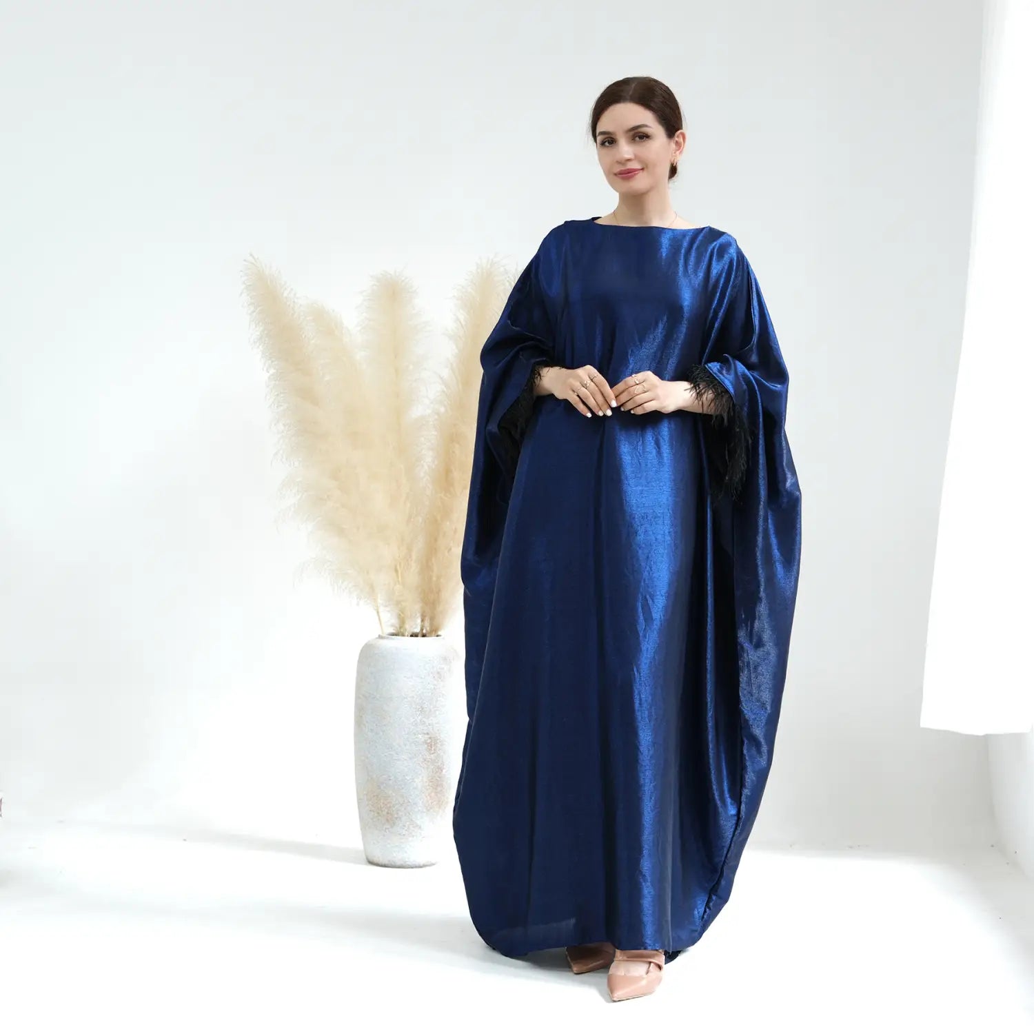 Robe à manches en fourrure pour la fête du printemps et de l'été à Dubaï