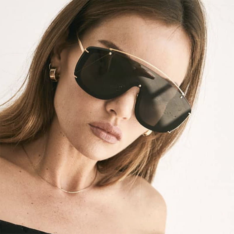 Trendy Large Frame Sunglasses with a Metallic High-end Feel