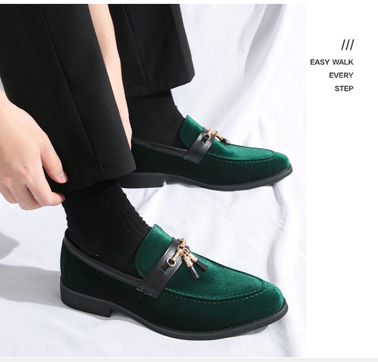 Emerald green velvet loafers with chain, perfect for men’s British style velour moccasin.