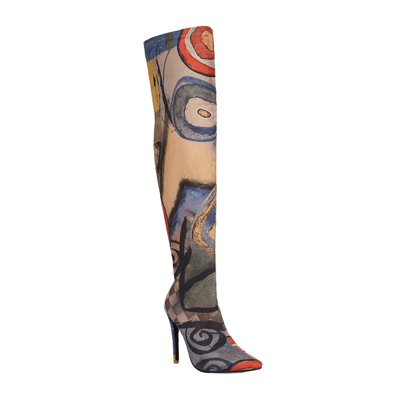 Bottes au-dessus du genou à bout pointu et talon ultra haut avec motif graffiti grande taille