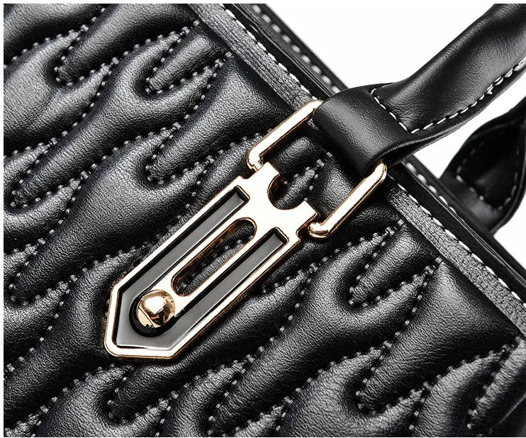 Decorative metal buckle on chic Pink Quilted High Capacity Fashion Handbag.