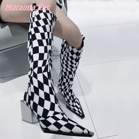 Bottes pointues pour femmes en damier noir et blanc à talon carré et fermeture éclair latérale