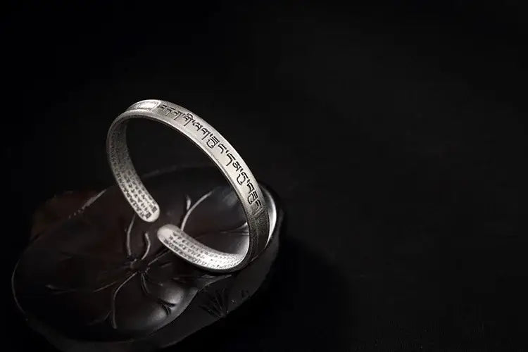 Bracelet d'écriture bouddhiste en argent pur avec mantra à six mots