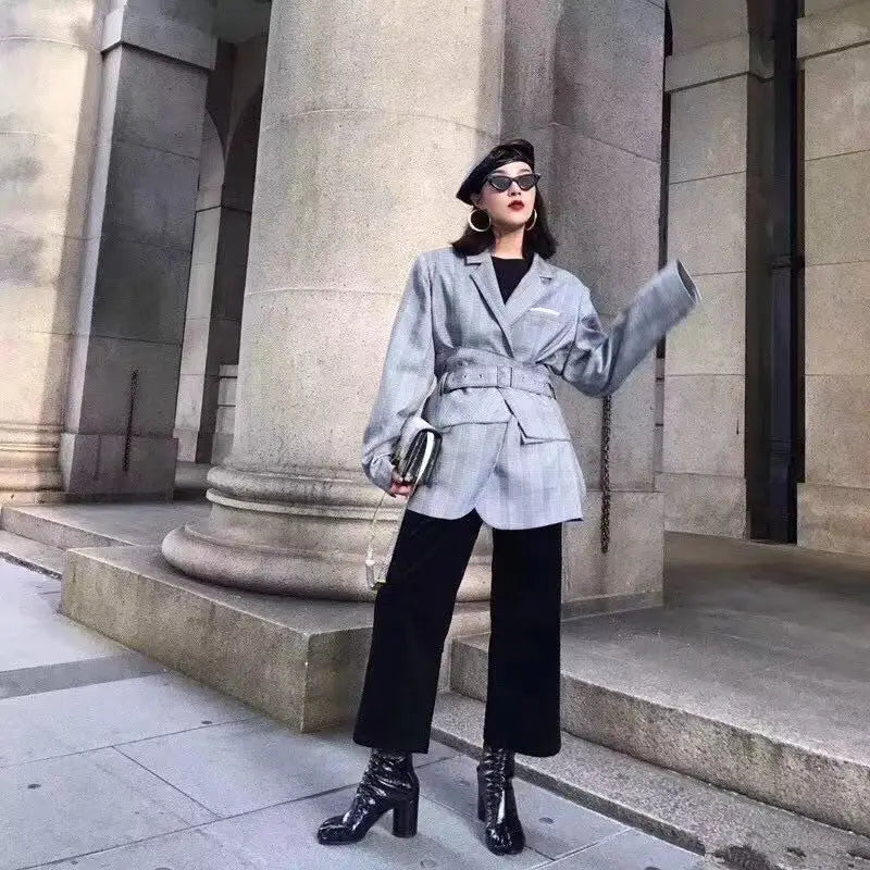 Oversized gray blazer over wide-leg black pants and split toe tabi boots with 8cm block heel.