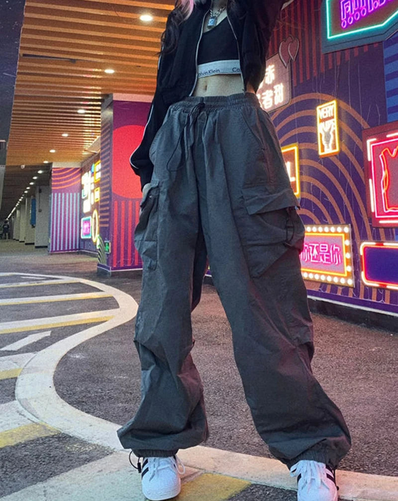 Women’s black wide and baggy leg cargo pants with high waist