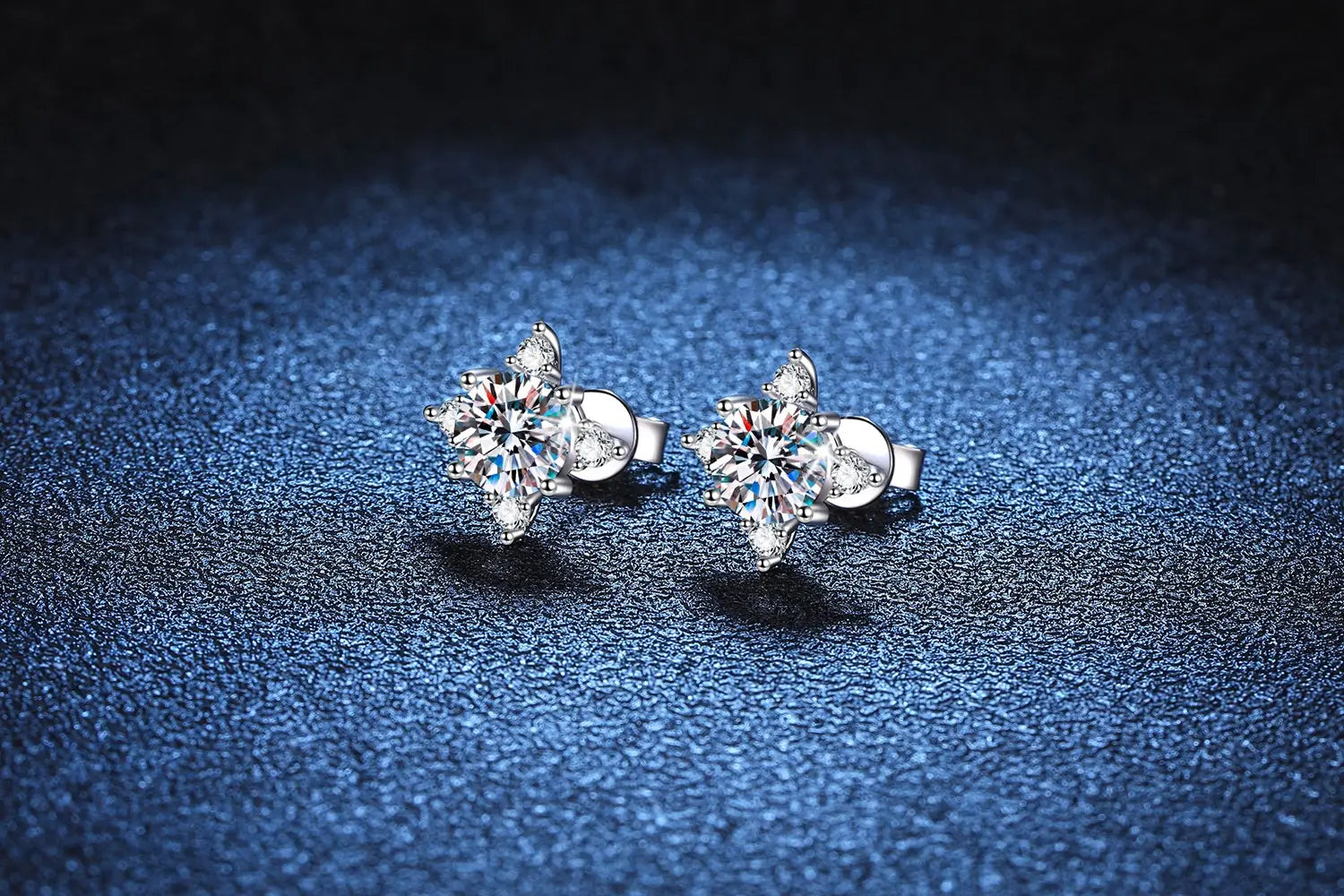 Sparkling Silver Snowflake Moissanite Diamond Four-Claw Stud Earrings with Crystal Accents