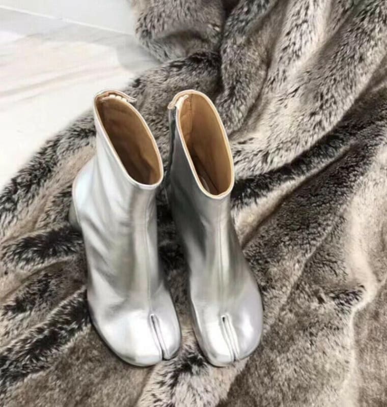 Ladies Split Toe Tabi Boots with 8cm Block Heel silver / 35