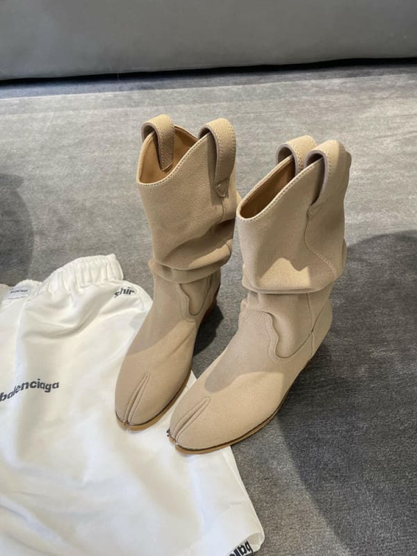 Split Toe Suede Ankle Boots with Chunky Heel light khaki