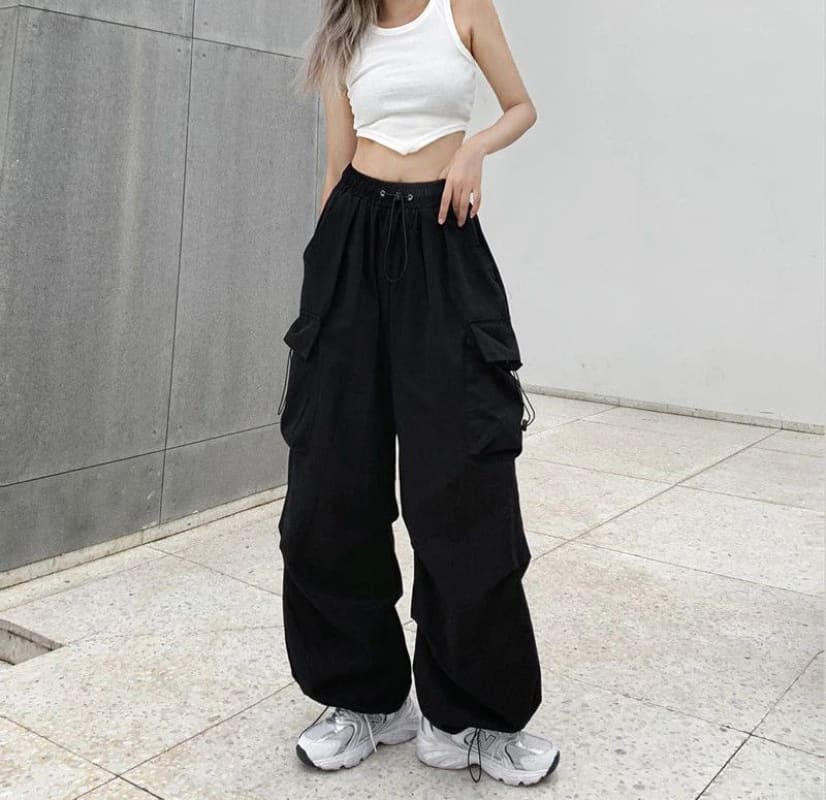 Women’s black wide and baggy leg cargo pants with high waist